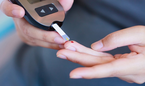 Kiểm tra đường huyết thường xuyên để phát hiện sớm bệnh tiểu đường