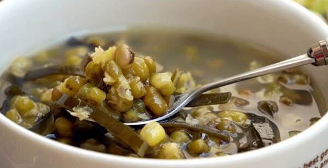 Nấu nhừ đậu xanh ăn hàng ngày giúp cải thiện bệnh gút
